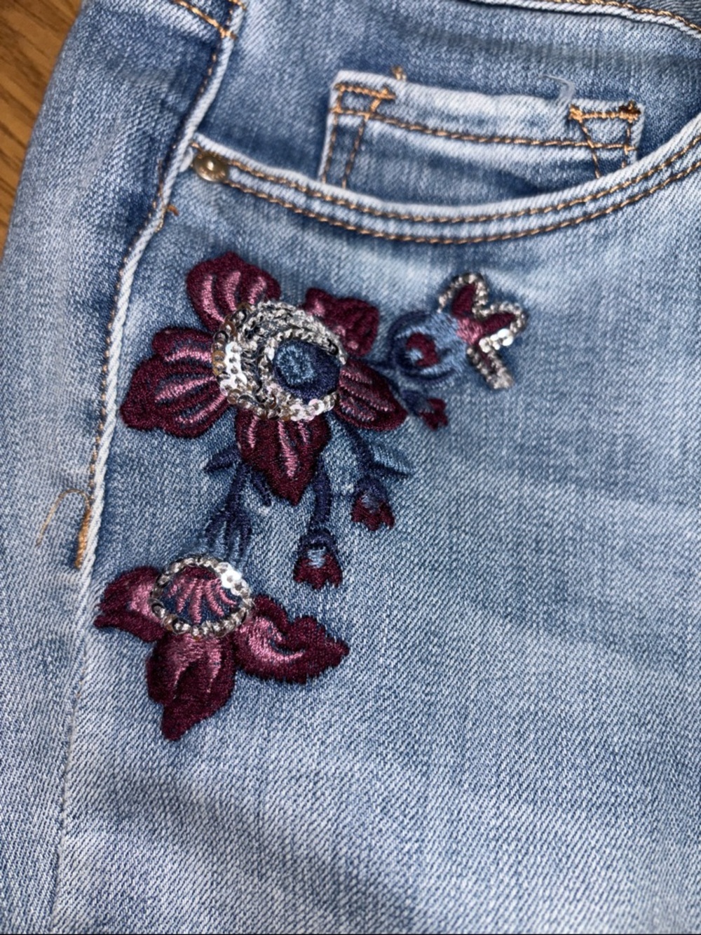 Jessica Simpson Light Blue Embroidered Jeans Size 31 - EUC - Picture 4 of 9